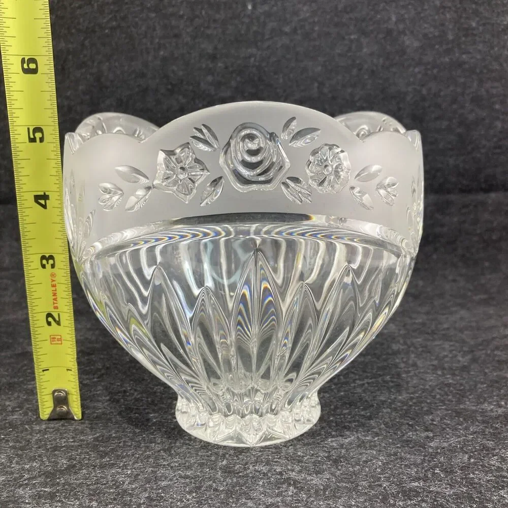 Oneida Southern Garden Lead Crystal Candy Dish with Frosted Rose Design‎ Trinket